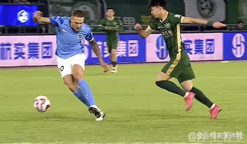布彭扎巧妙断球助攻 童磊精彩推射得分 布彭扎巧妙断球助攻 童磊精彩推射得分