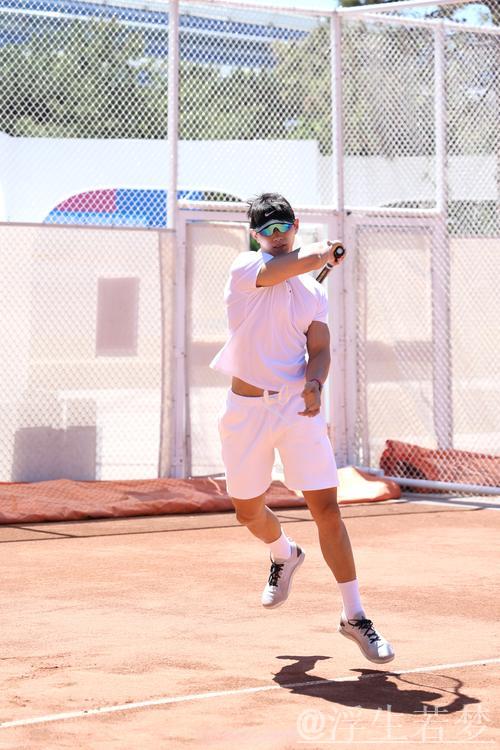 红土场地对青少年网球运动员成长的积极影响——刘壮解析 红土场地对青少年网球运动员成长的积极影响——刘壮解析