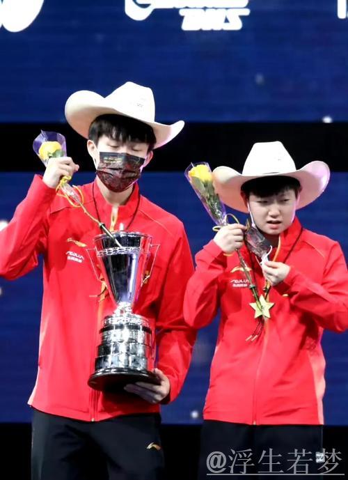 飞洋夺得抓举和总成绩金牌 飞洋夺得抓举和总成绩金牌