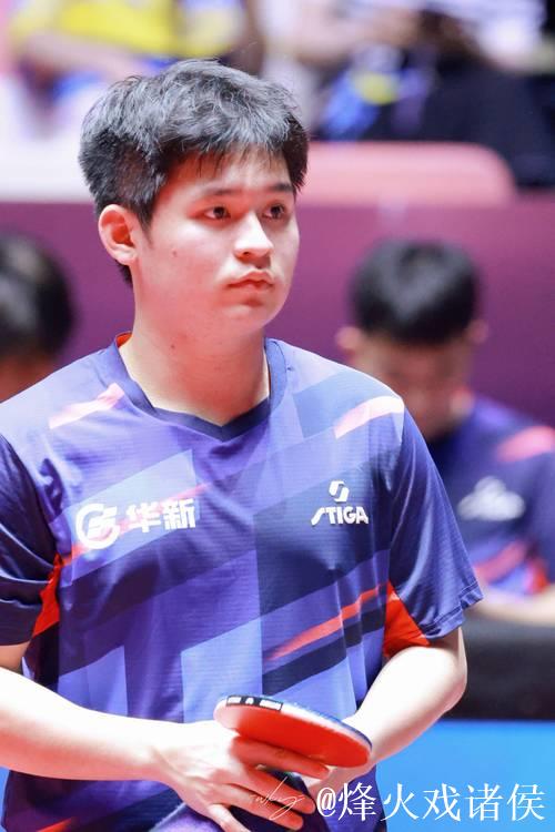 林诗栋以4-1战胜赵子豪 跻身十五运会乒乓球男单半决赛